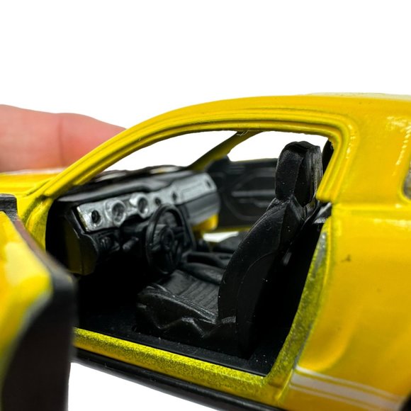 Kinsmart 2007 Shelby GT 500 Model Car 1/36 Scale KT5310 Diecast Pull Back Action - Picture 12 of 15